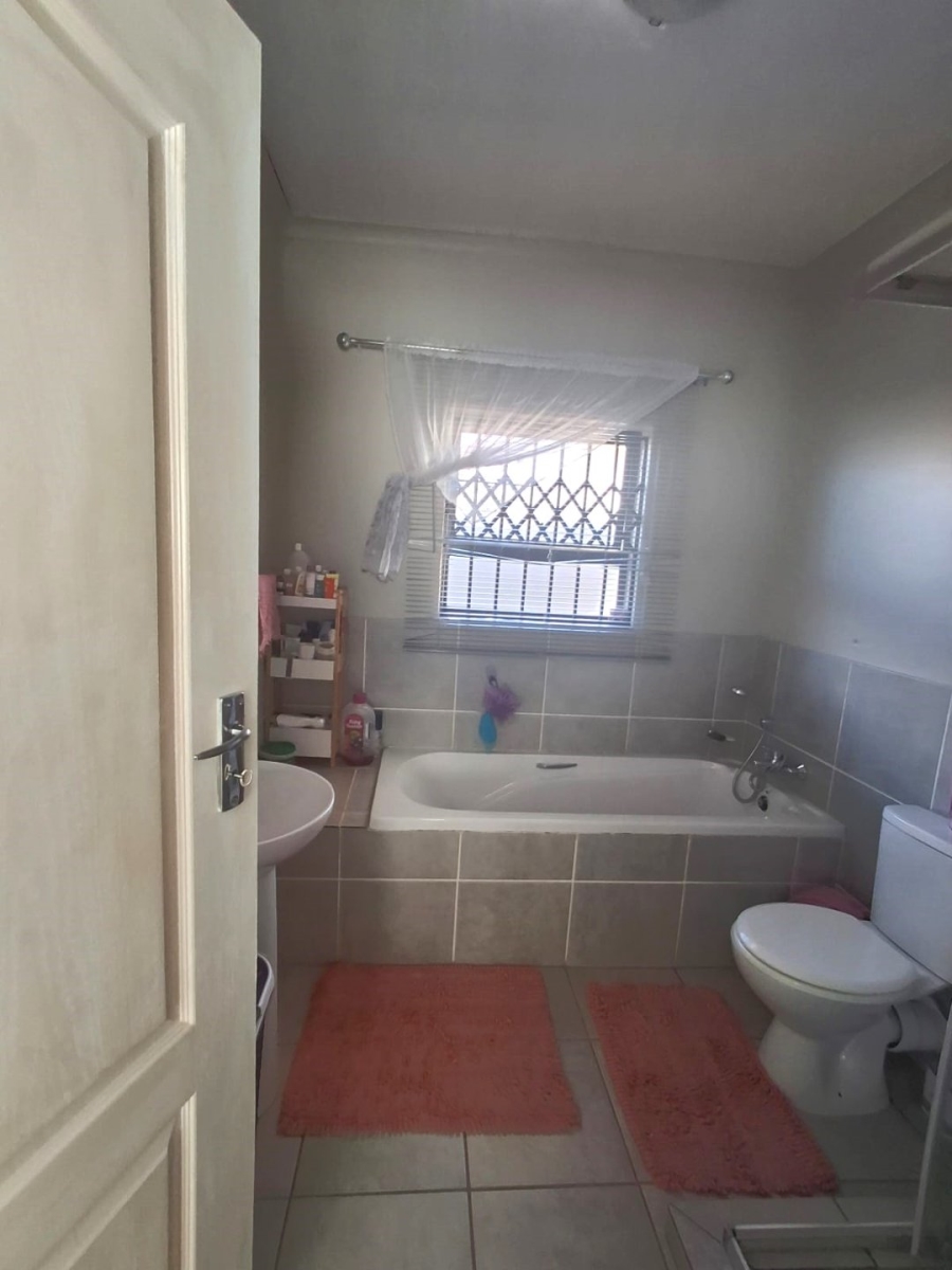 3 Bedroom Property for Sale in Flamwood North West
